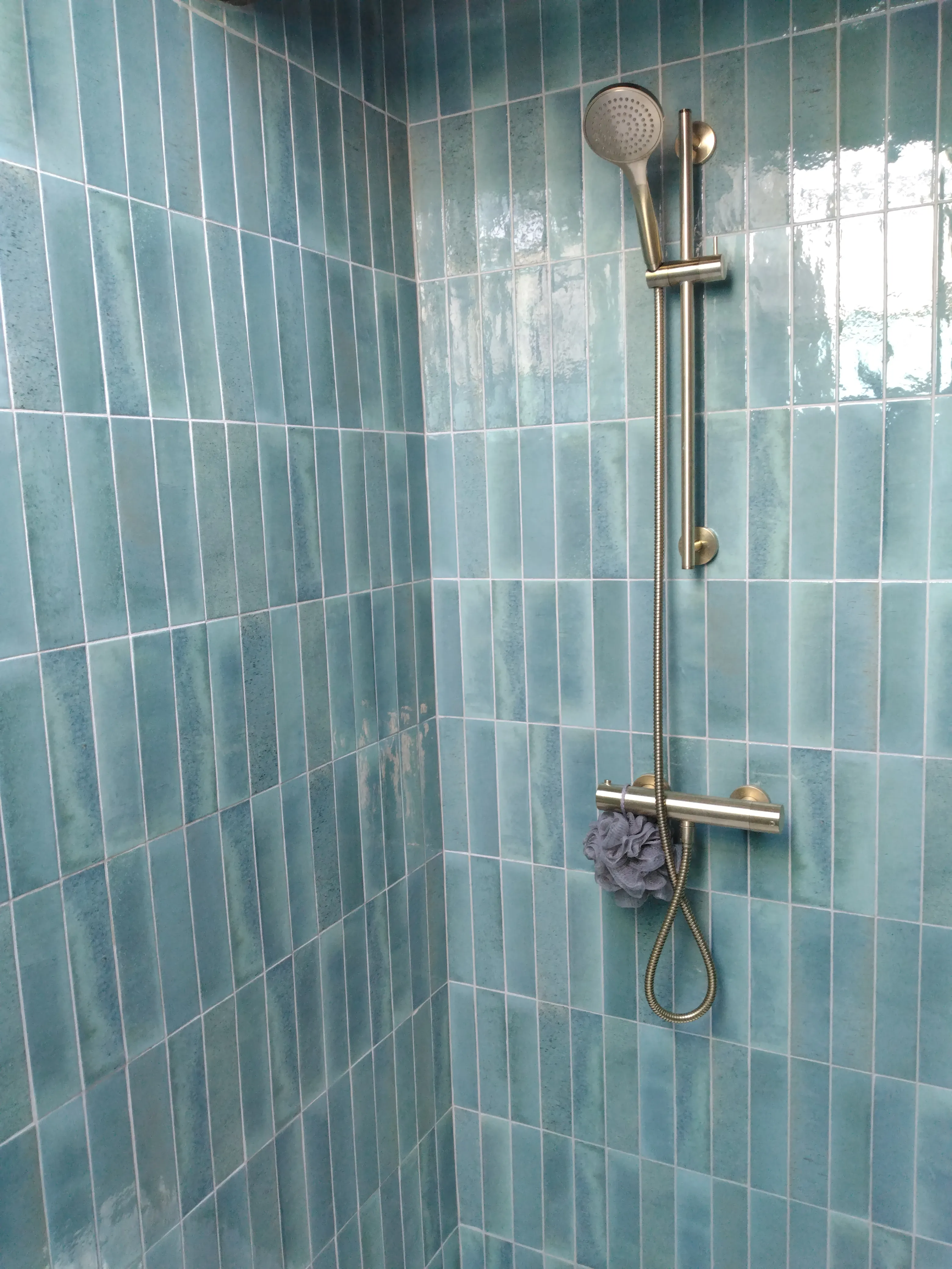 Douche rénovée avec pose de carrelage