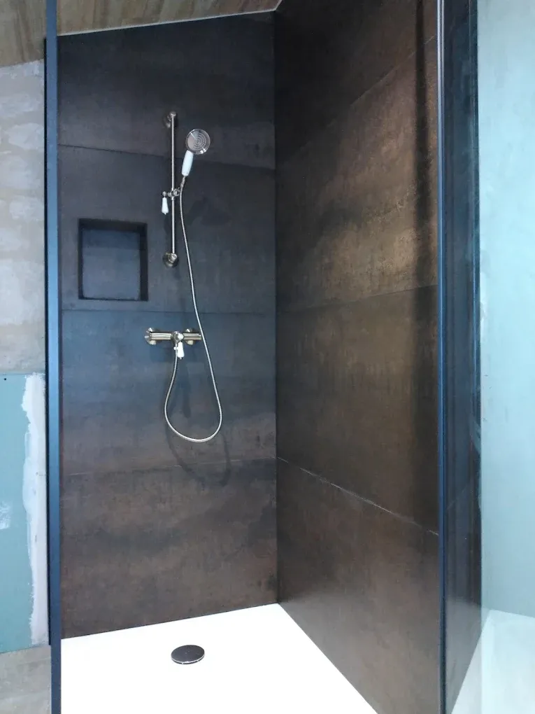 Douche à l’italienne réalisée par Guillaume Ventelon